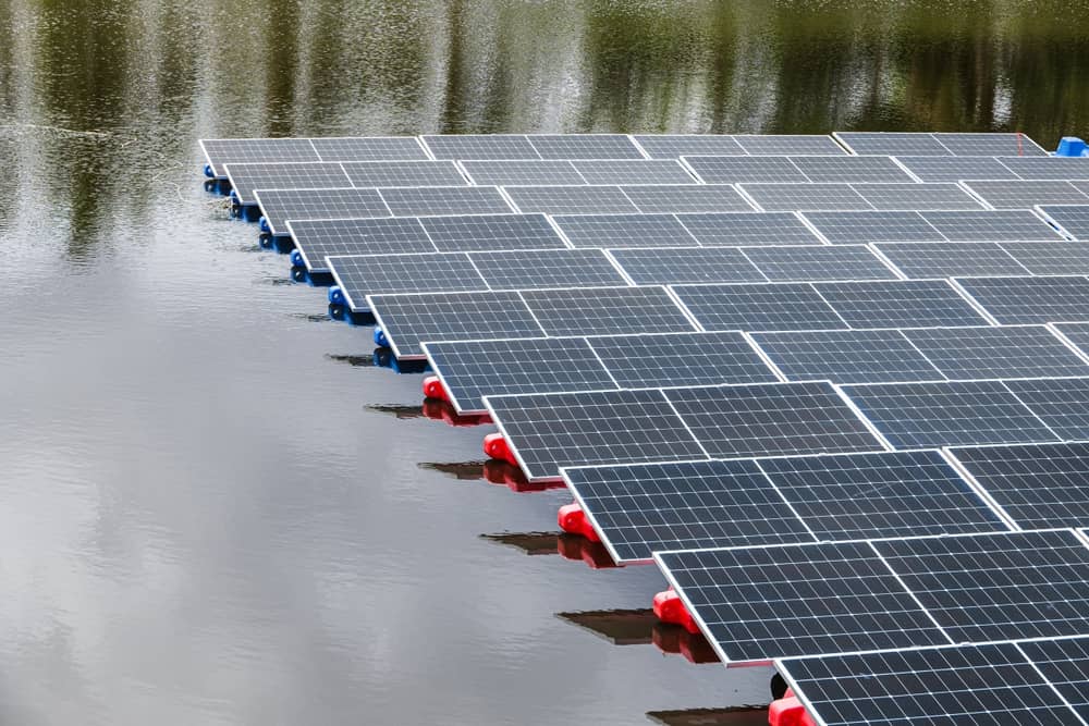 Floating_solar_panel Solar Panels floating on water
