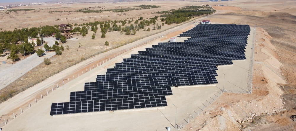 Solar Farm Land Leasing vs Battery Storage Sites: What to Know Before Signing a Renewable Energy Lease